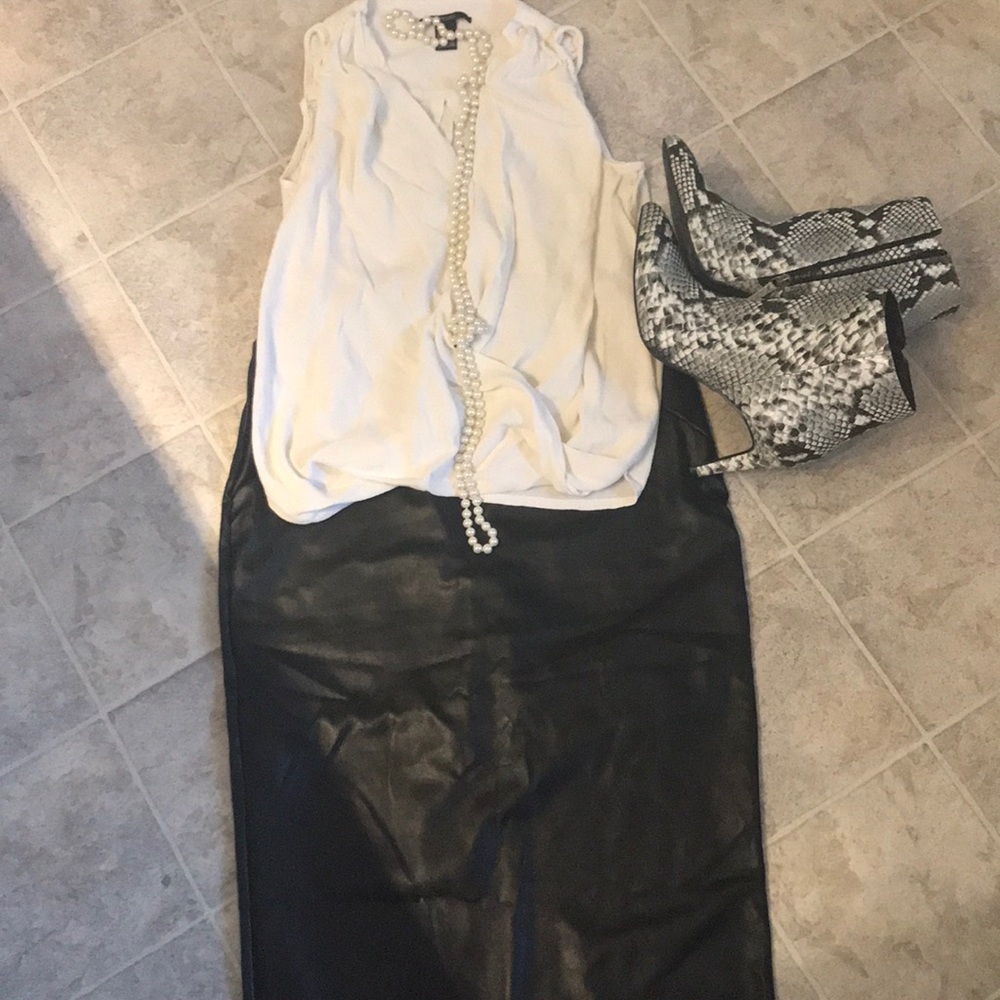 😎🥰3 for 20! Forever 21 wrap tank